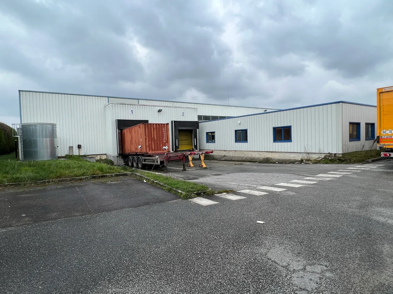 logistics - Warehouse / Offices For Rent - For Sale - gallery - 3