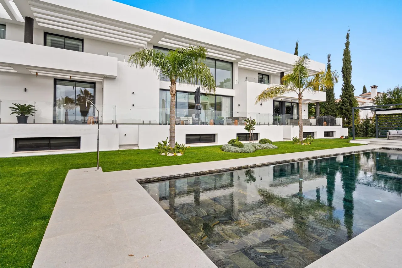 living - 980m² house / villa with 500m² garden for sale in Paraiso - gallery - 2