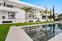 living - 980m² house / villa with 500m² garden for sale in Paraiso - gallery thumbnail - 2
