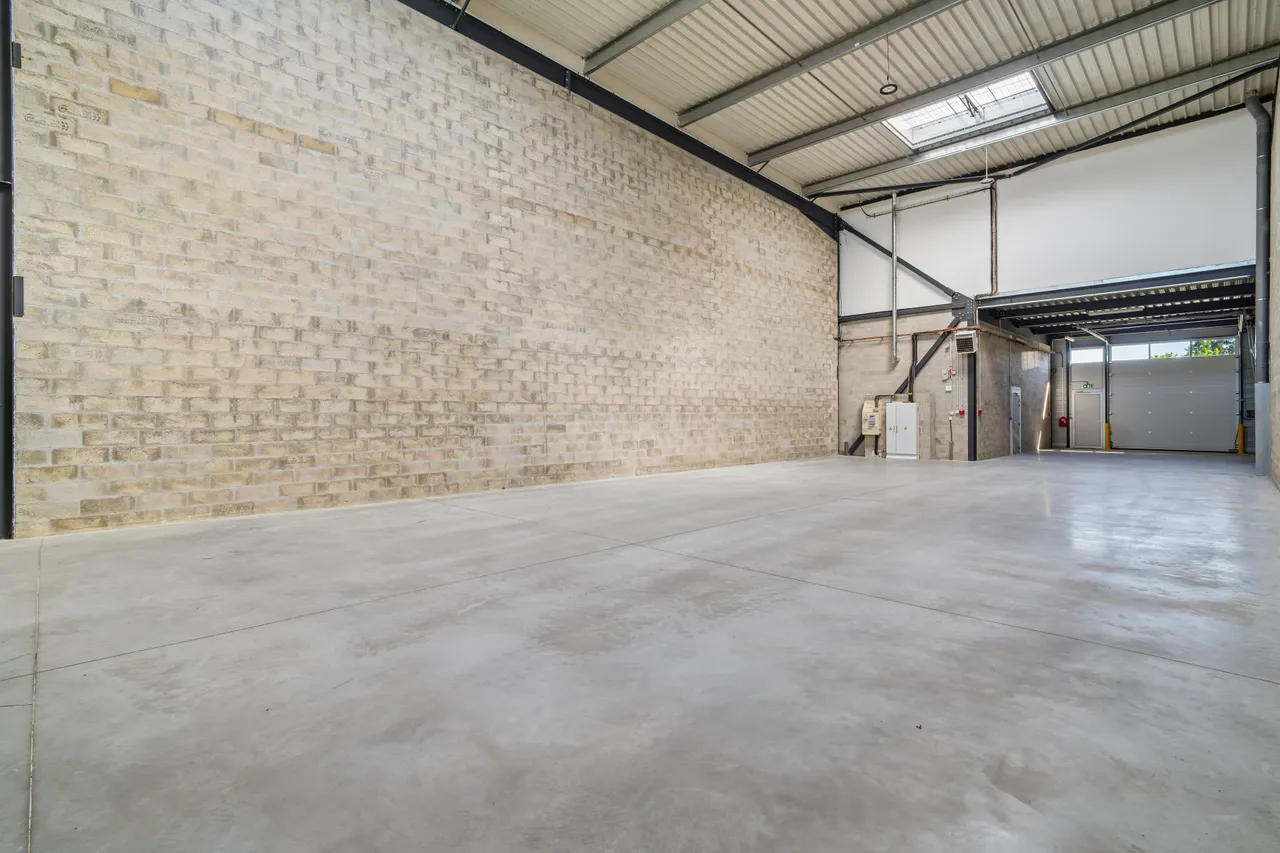 logistics - Light Industrial Premises / Offices For Rent - gallery - 4