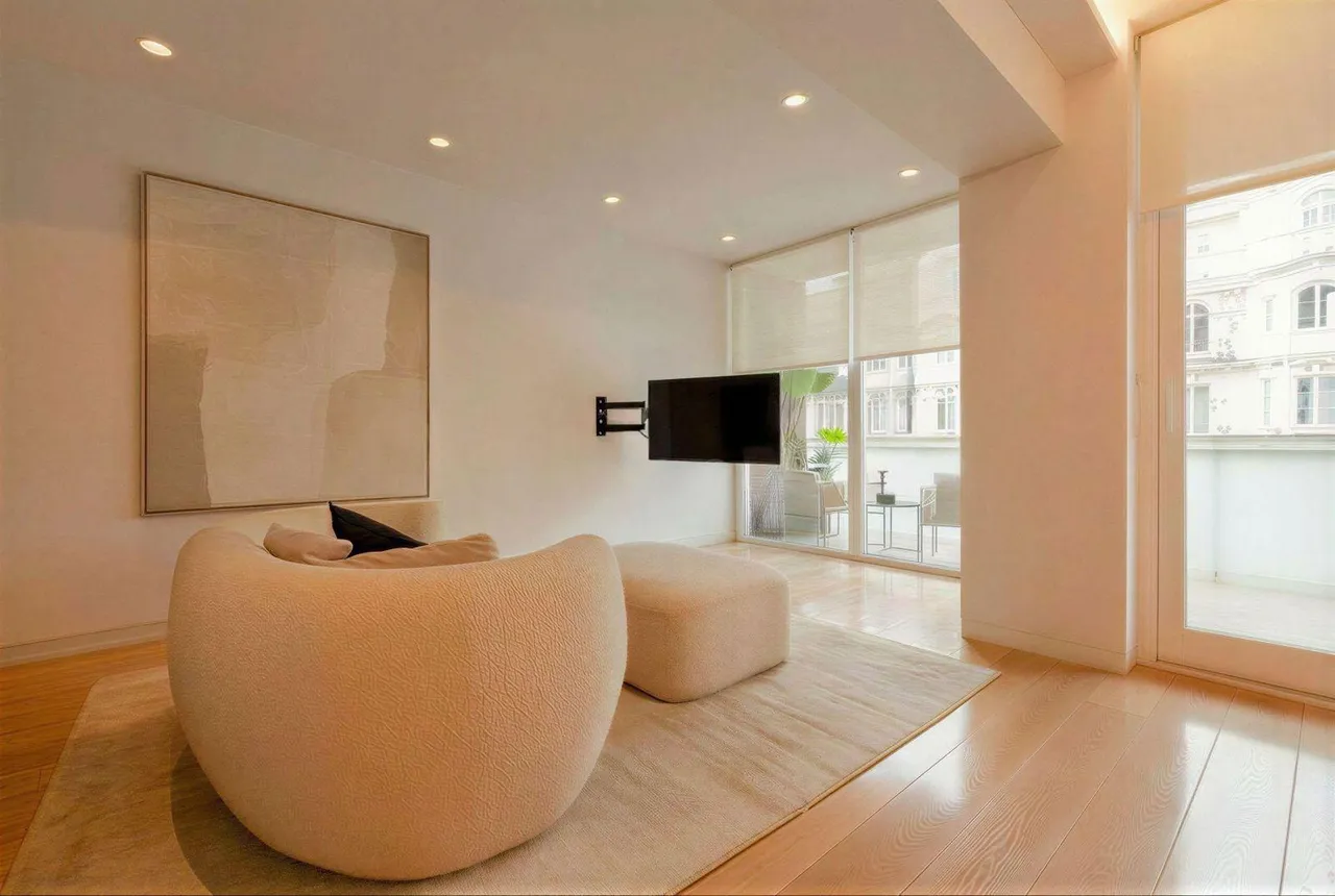 living - Piso de 292m² en alquiler en Jerónimos, Madrid - gallery - 4