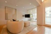 living - Piso de 292m² en alquiler en Jerónimos, Madrid - gallery thumbnail - 4