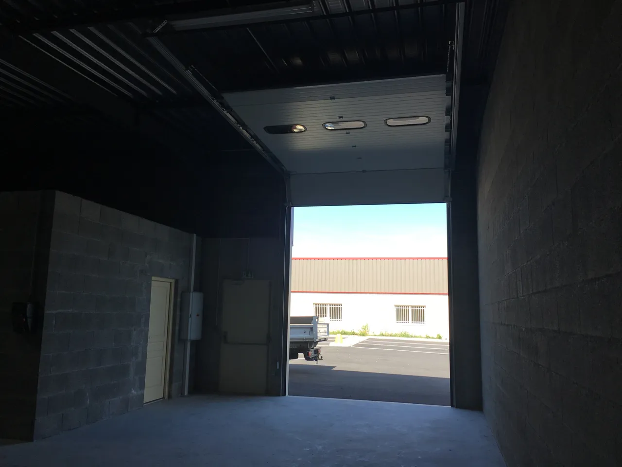 logistics - Entrepôt / Bureaux À Louer - gallery - 3
