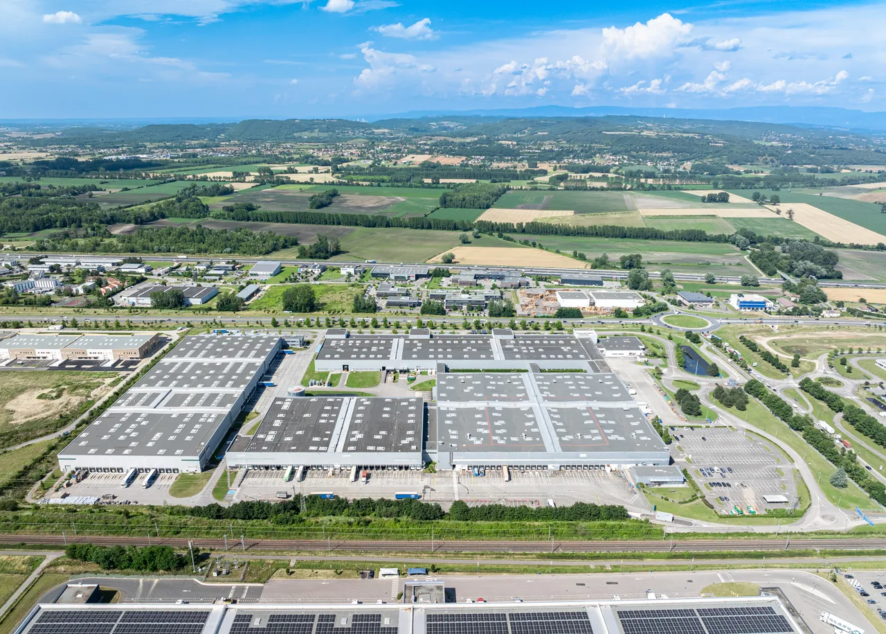 logistics - Logistics Warehouse For Rent - gallery - 2