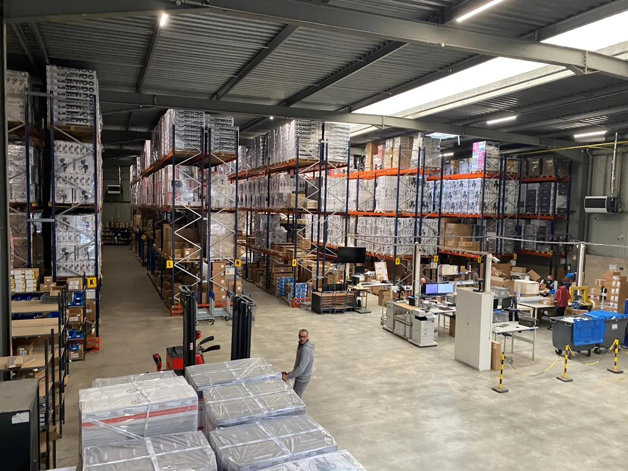 logistics - Entrepôt / Bureaux À Louer - gallery - 2