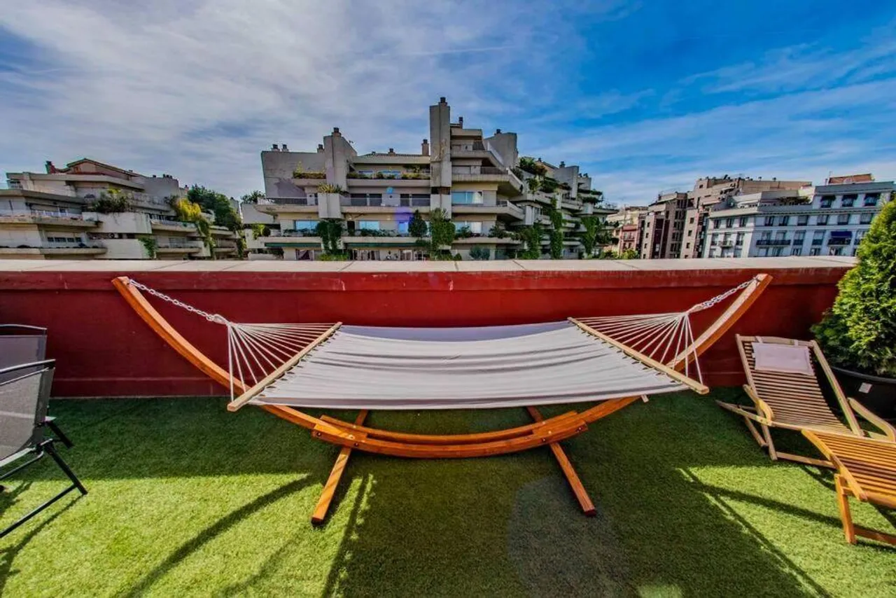 living - Ático de 81m² en alquiler en Universidad, Madrid - gallery - 6