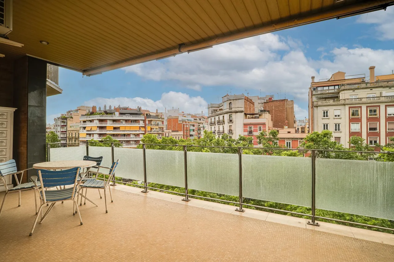 living - Piso de 160m² con 18m² terraza en venta en Eixample Izquierdo - gallery - 5