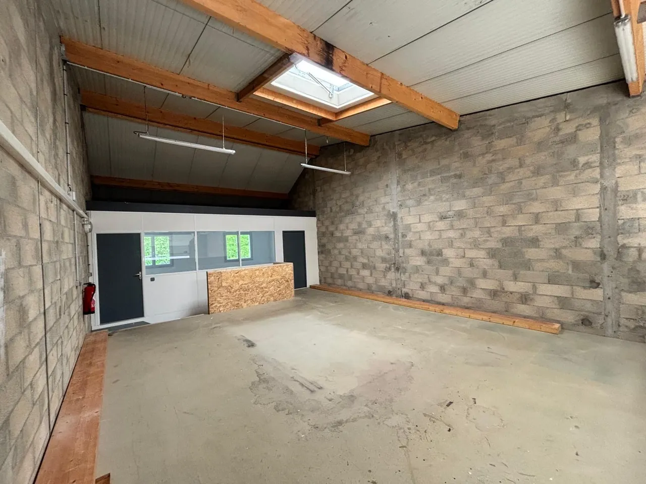 logistics - Light Industrial Premises / Offices For Rent - gallery - 4
