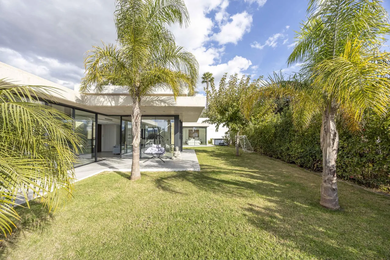 living - 321m² house / villa with 49m² terrace for sale in La Eliana - gallery - 3