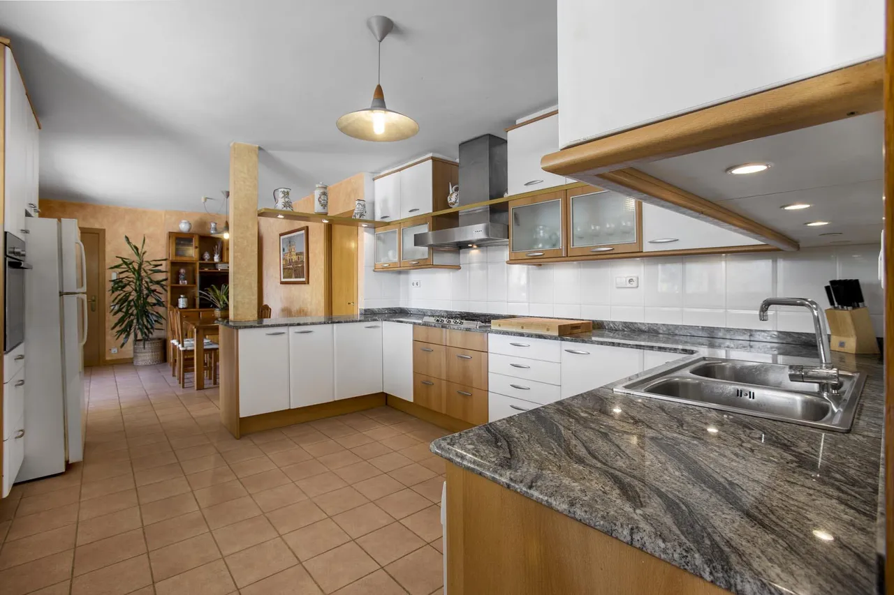 living - 4-bedroom villa with sea views and pool for sale in Cabrera - gallery - 9