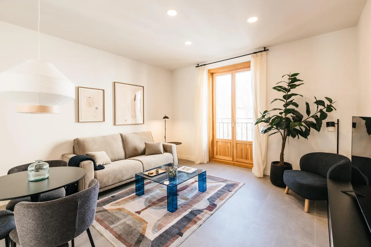 living - Piso de 90m² en alquiler en La Latina, Madrid - gallery - 3