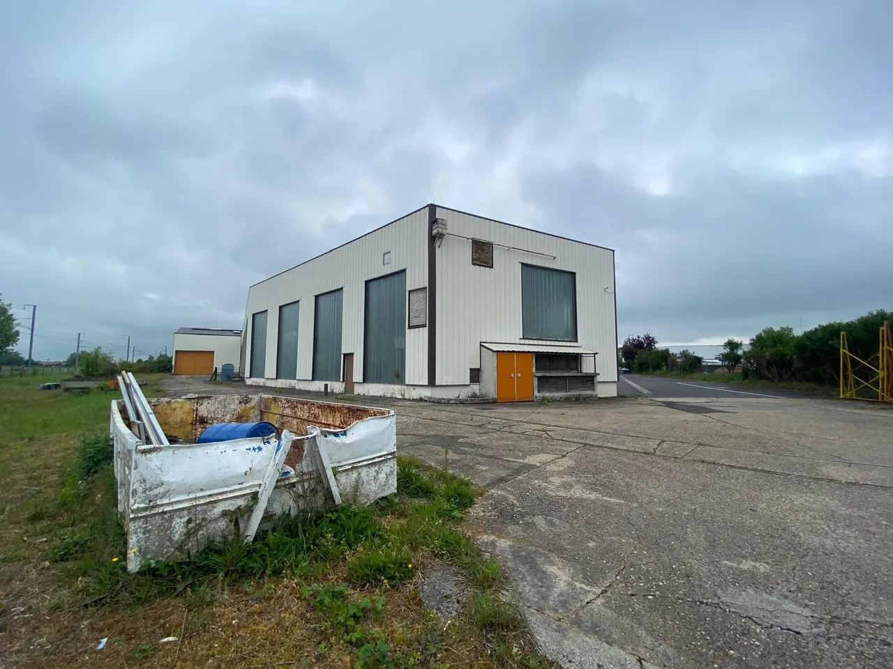 logistics - Light Industrial Premises / Offices For Sale - gallery - 3