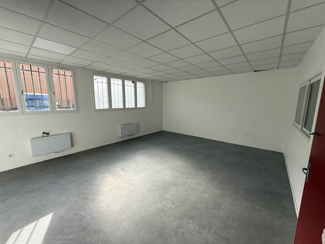 logistics - Light Industrial Premises / Offices For Rent - gallery - 4