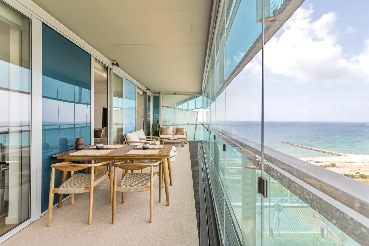 living - Piso de 82m² con 35m² terraza en venta en Diagonal Mar - gallery - 8
