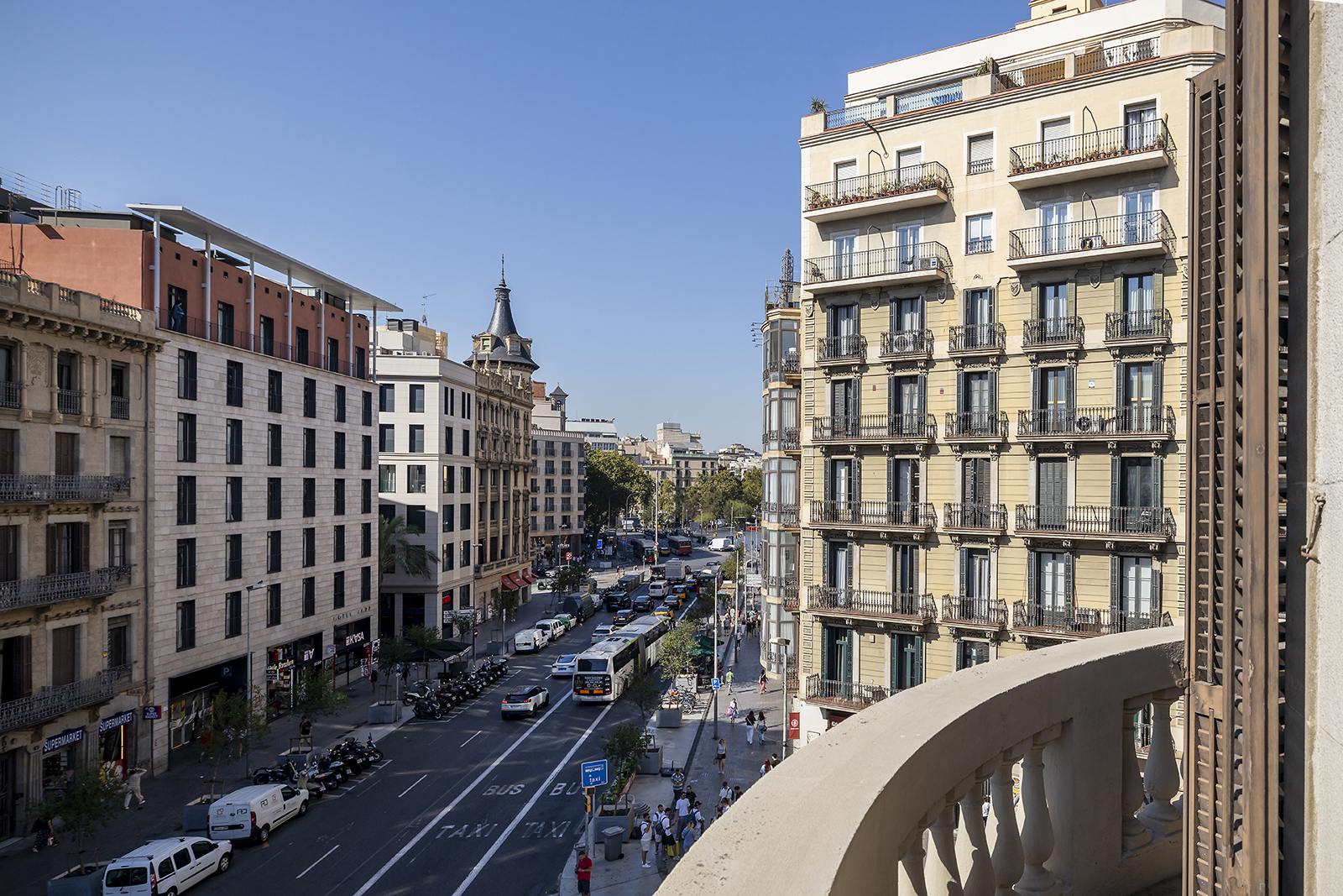 living - Piso de 213m² en alquiler en Eixample Derecho, Barcelona - gallery thumbnail - 10