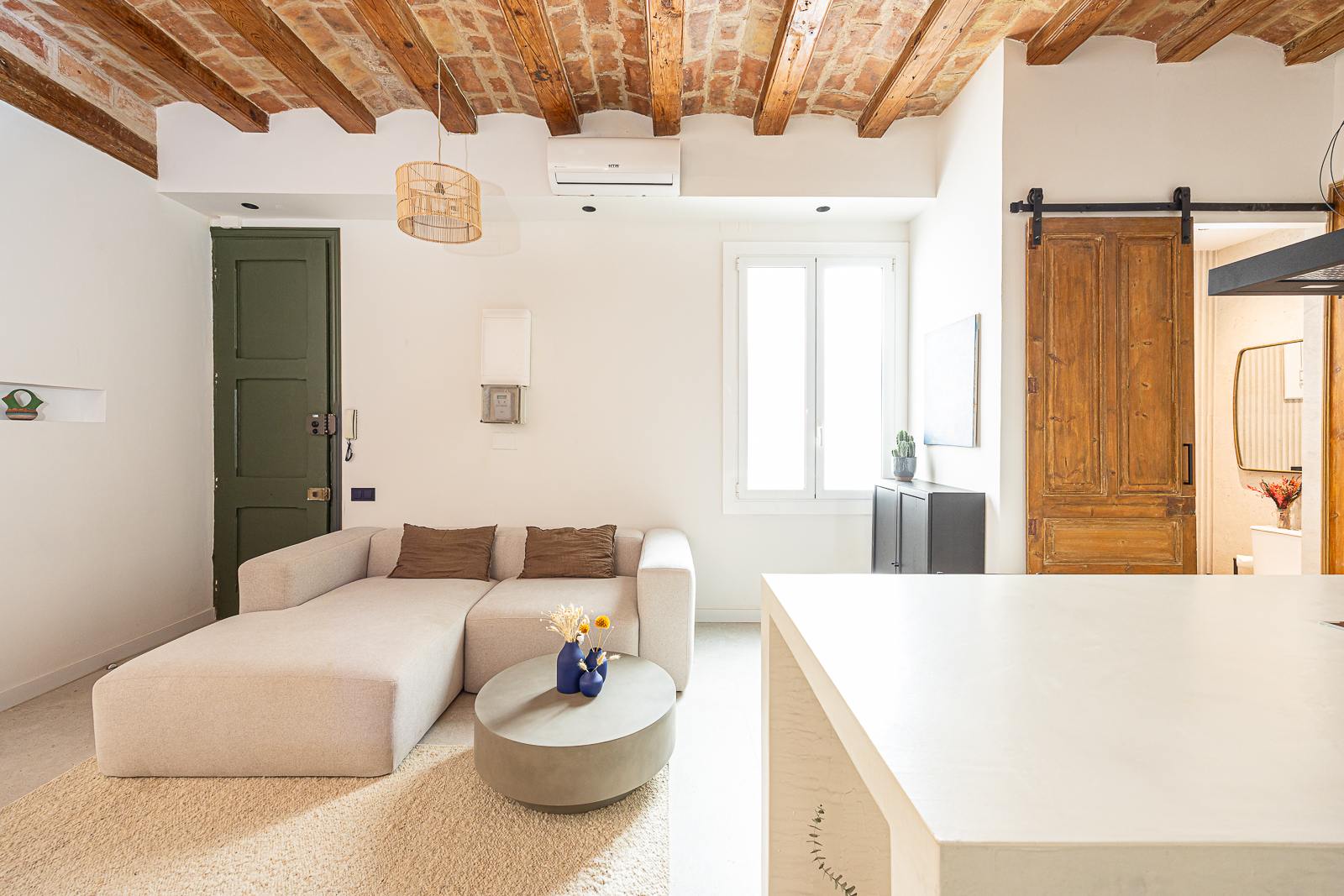 living - 80m² apartment for sale in Gótico, Barcelona - gallery thumbnail - 4