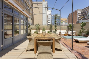 living - Piso de 200m² con 100m² terraza en venta en Eixample Derecho - featured