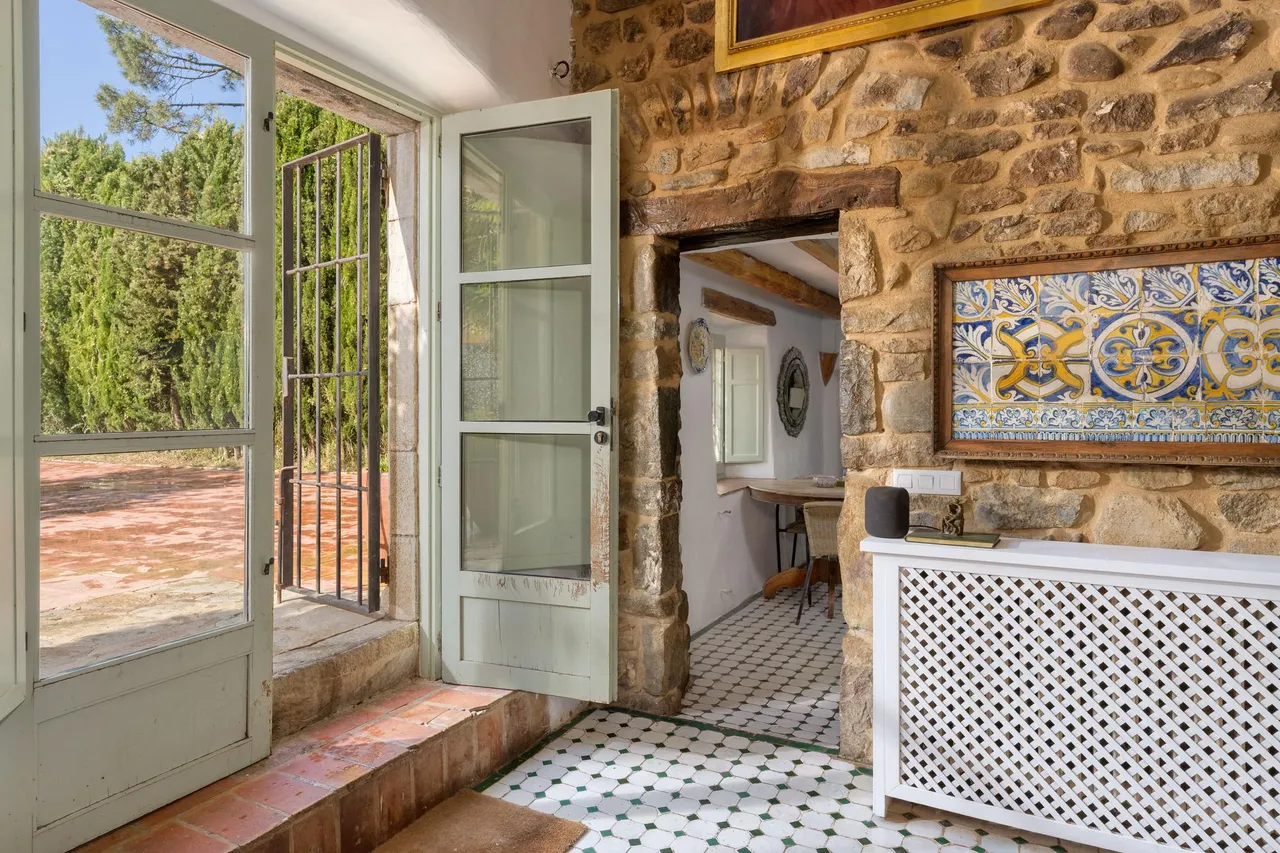 living - Casa rural de 470m² en venta en El Gironés, Girona - gallery - 9