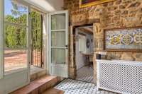 living - Casa rural de 470m² en venta en El Gironés, Girona - gallery thumbnail - 9