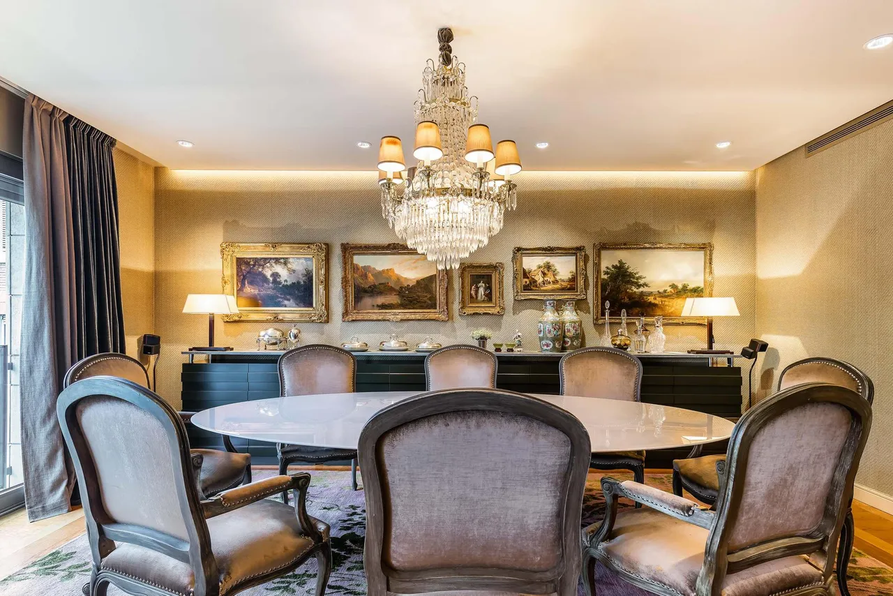 living - 376 m² apartment for sale in Tres Torres, Barcelona - gallery - 9