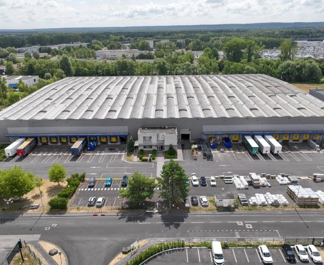 logistics - Logistics Warehouse For Rent - gallery - 2