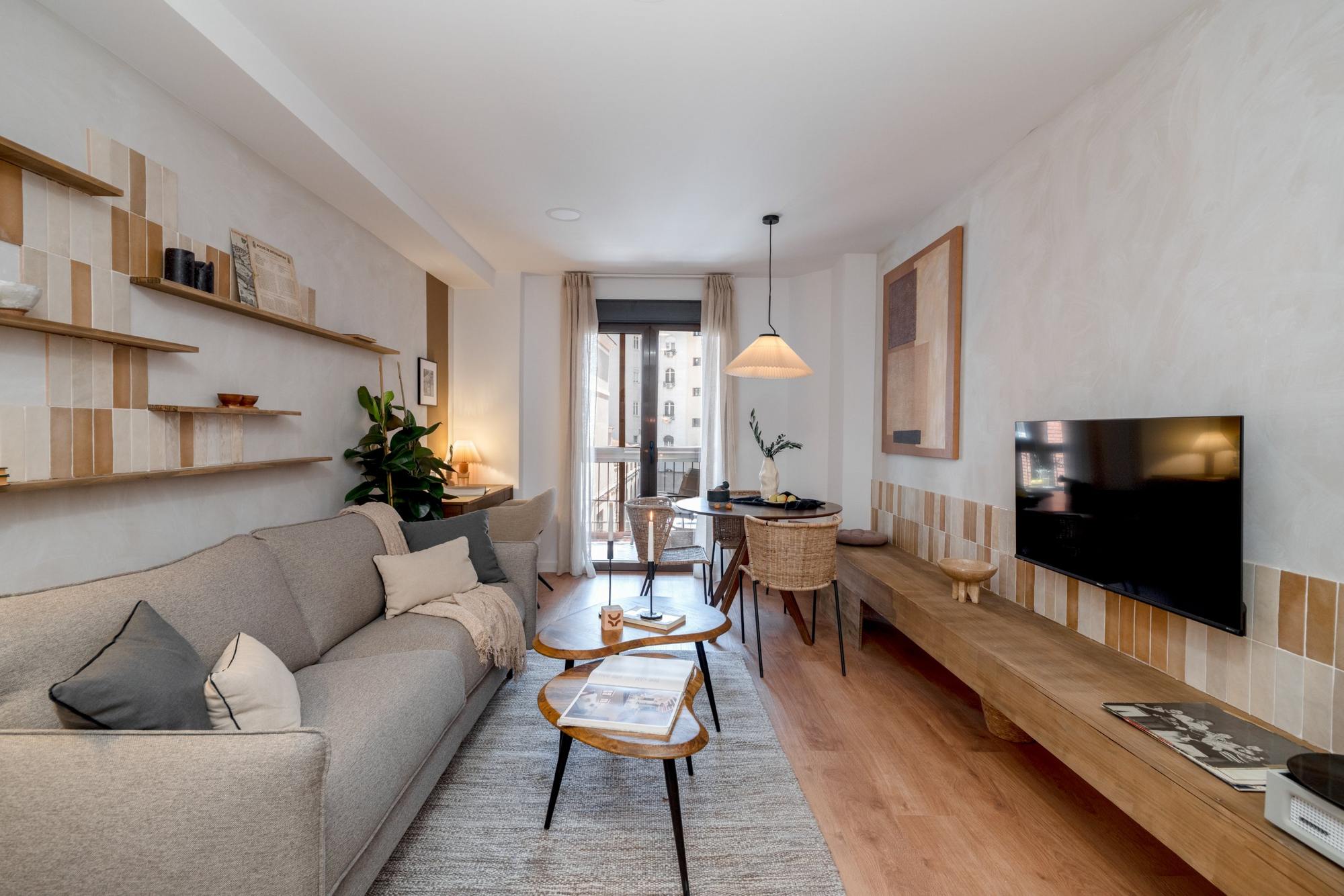 living - Piso de 73m² en venta en Universidad, Madrid - gallery thumbnail - 1