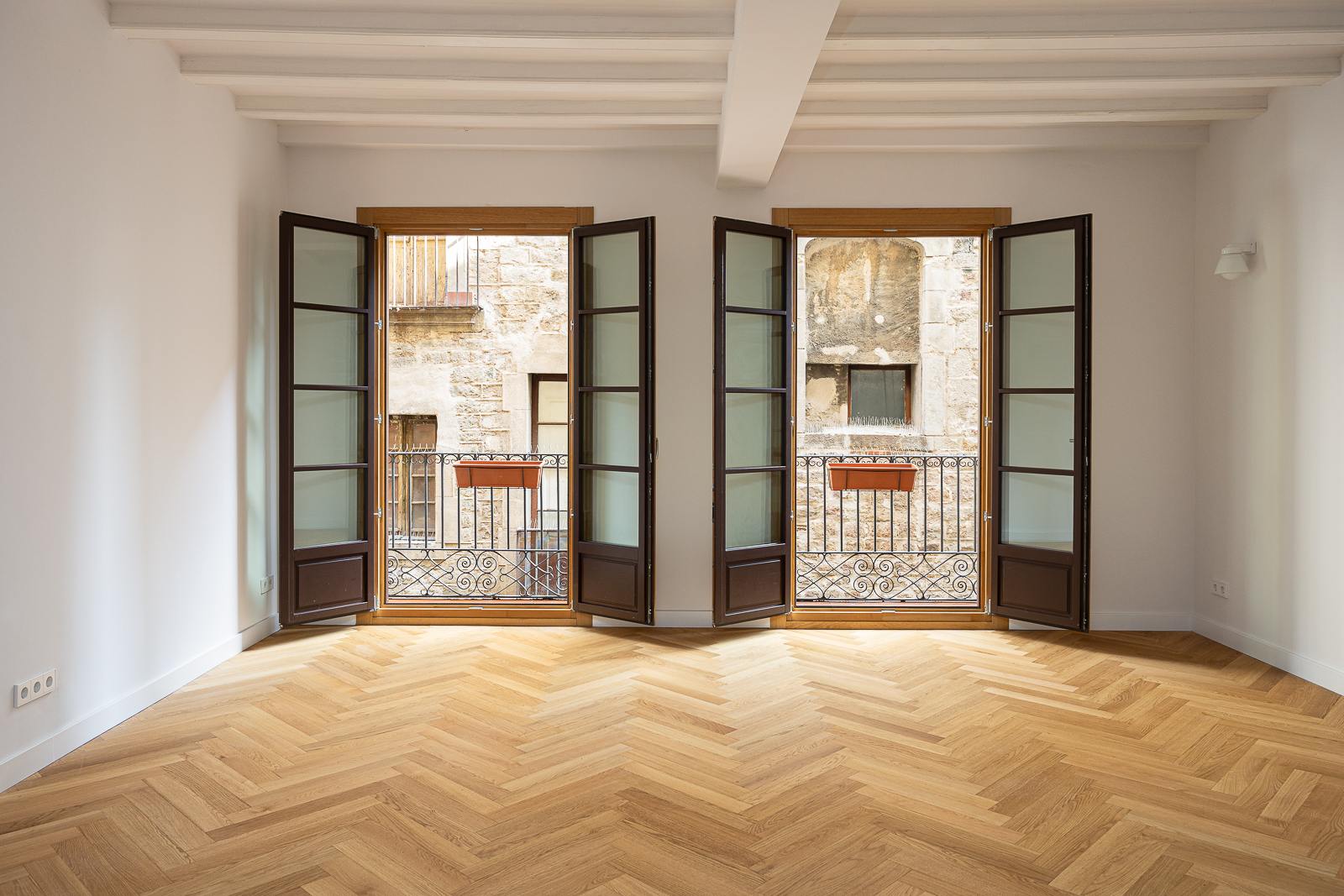 living - 125m² apartment for sale in Gótico, Barcelona - gallery thumbnail - 1