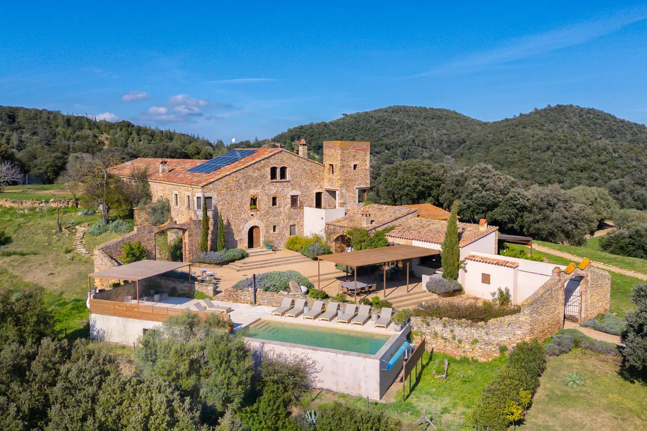 living - 1,000m² country house for sale in El Gironés, Girona - gallery - 2