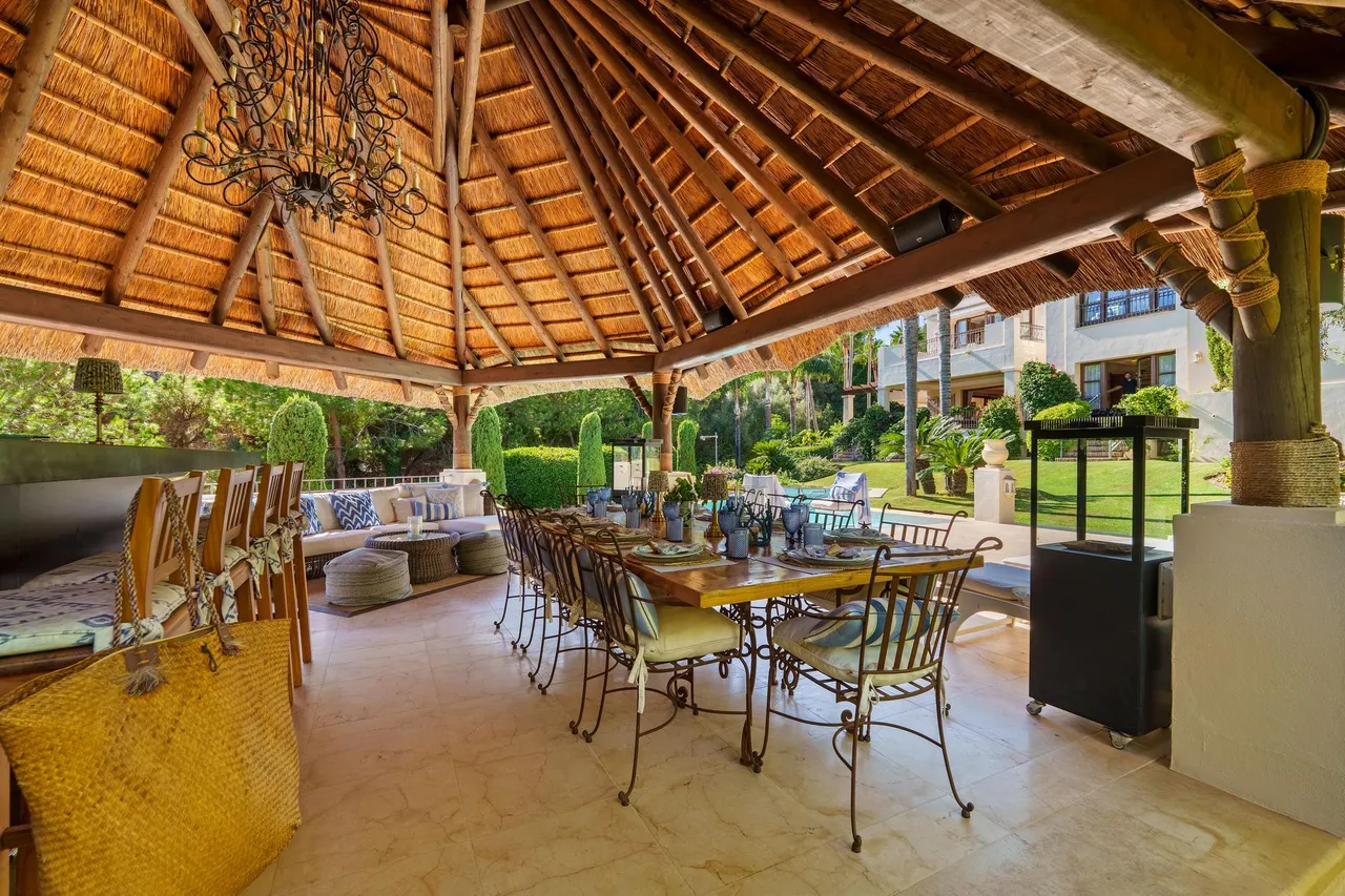 living - Casa / villa de 712m² con 133m² terraza en venta en Milla de Oro - gallery - 3