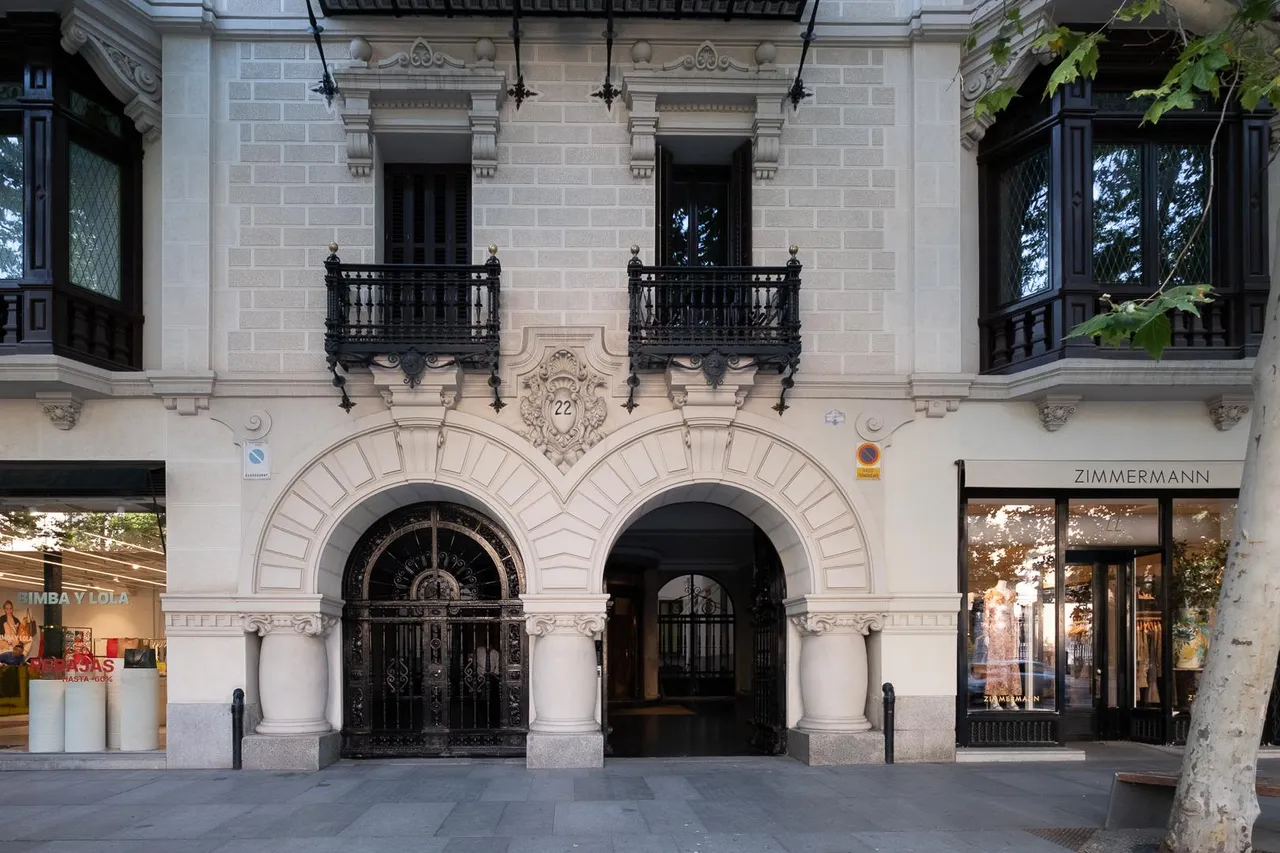 living - Piso de 270m² en venta en Recoletos, Madrid - gallery - 4