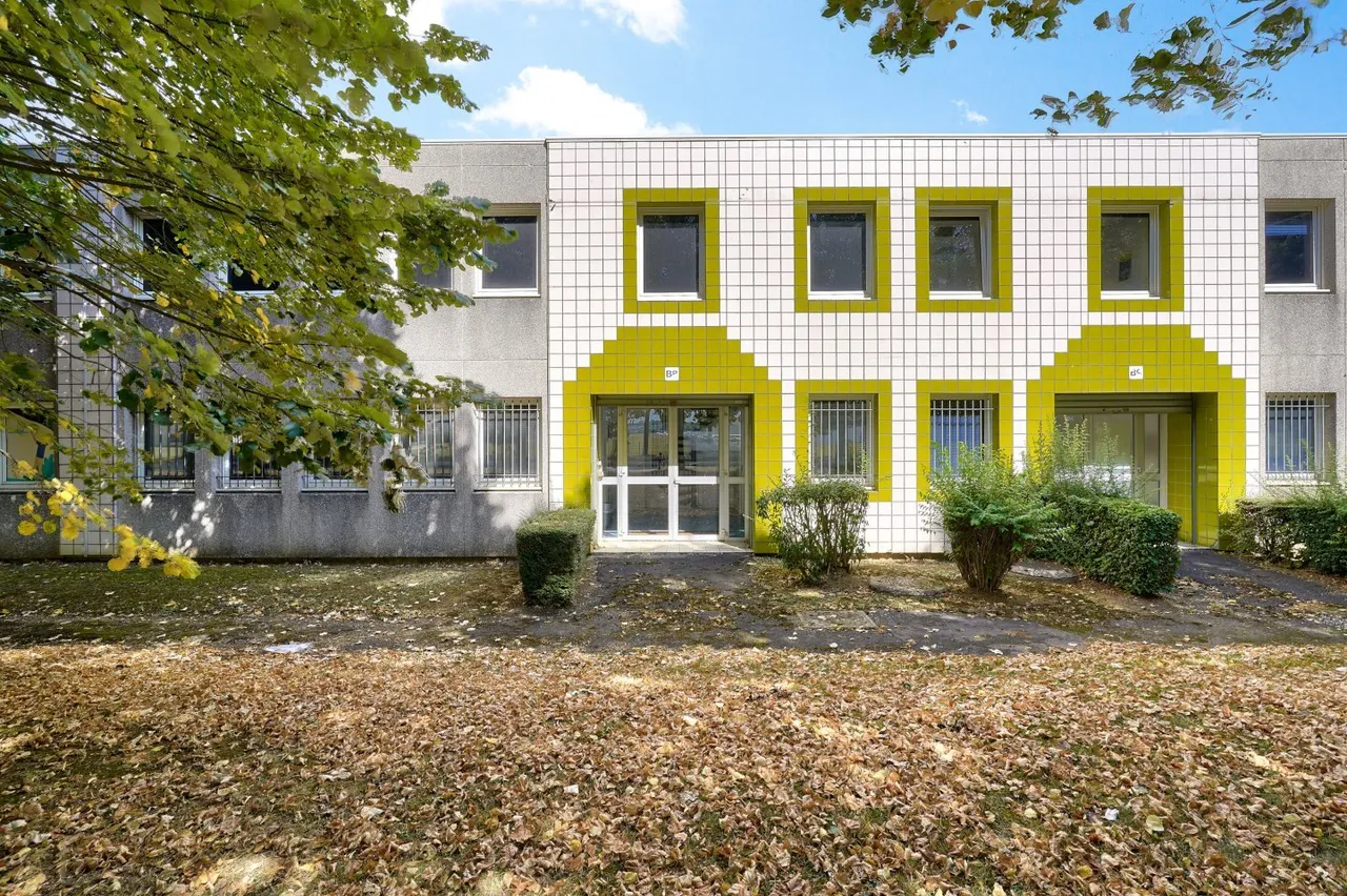 logistics - Warehouse / Offices For Rent - gallery - 2