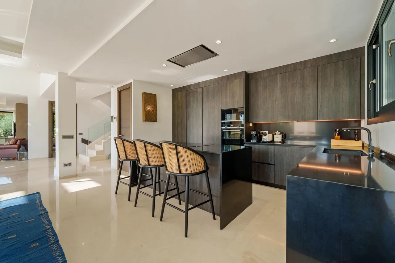 living - 493m² house / villa with 204m² terrace for sale in Nueva Andalucía - gallery - 5