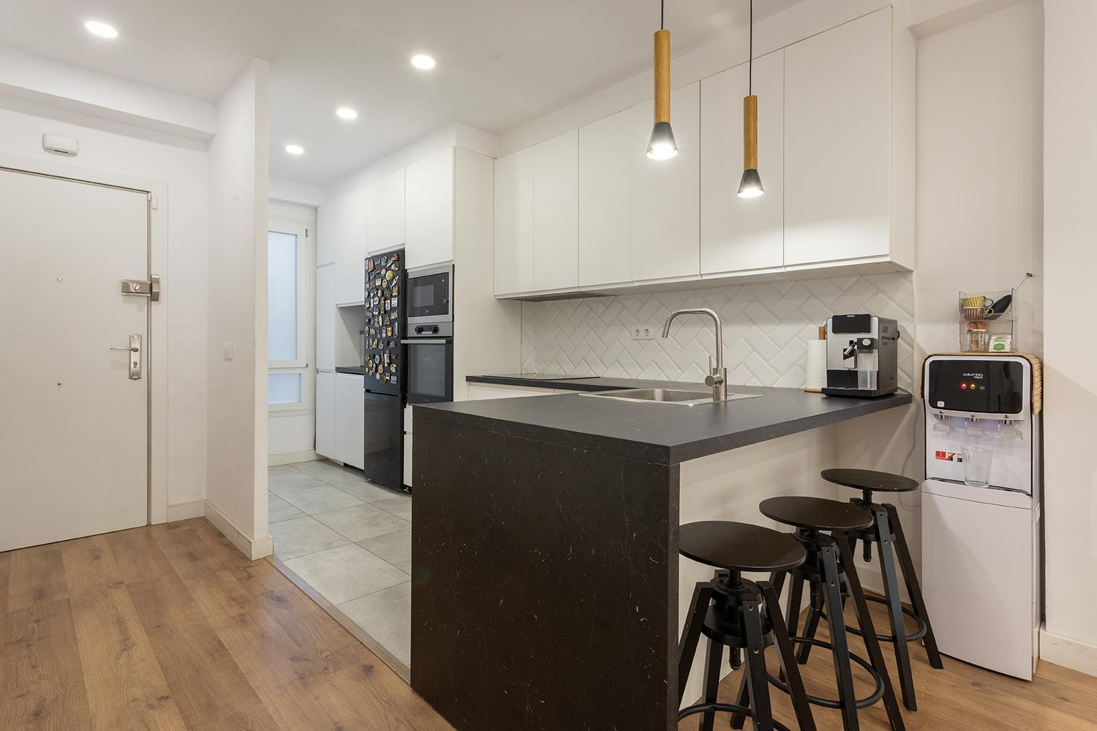 living - Piso de 77m² en venta en Poblenou, Barcelona - gallery thumbnail - 8