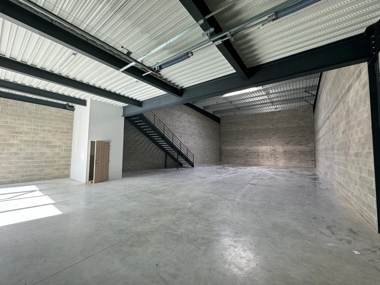 logistics - Activités / Bureaux À Louer - gallery - 3