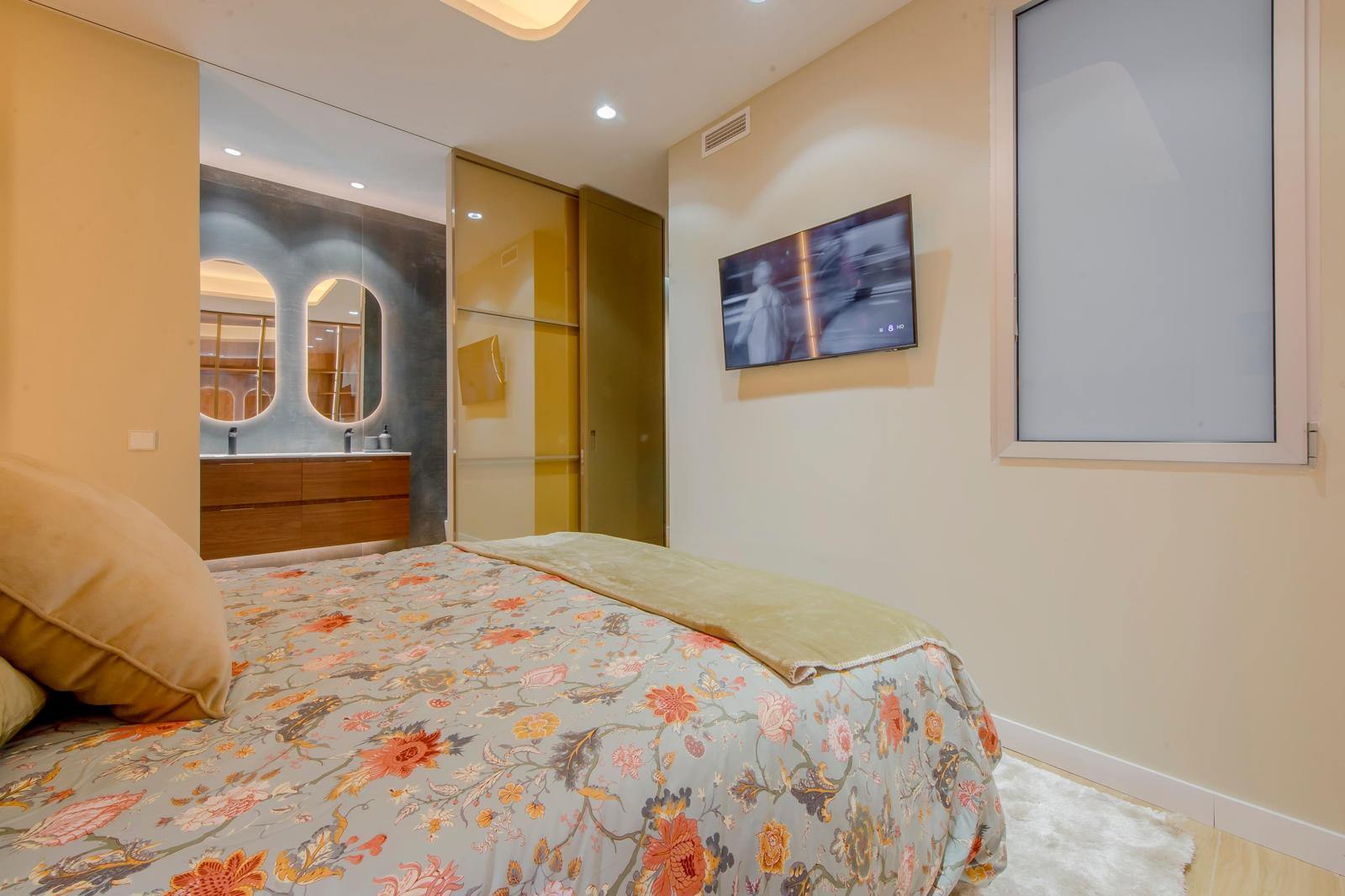 living - 113m² apartment for rent in Palacio, Madrid - gallery thumbnail - 9
