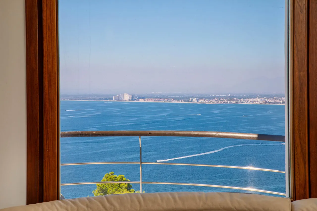 living - 390m² house / villa for sale in Bay of Roses, Costa Brava - gallery - 8