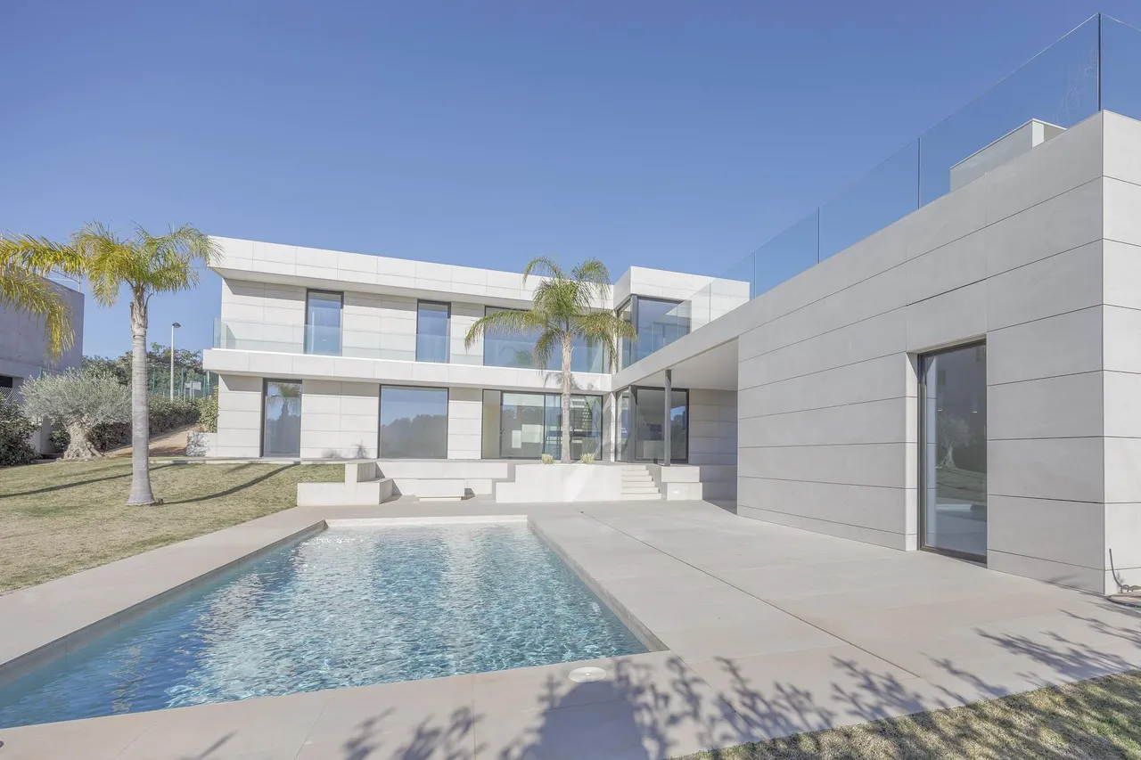 living - 390m² house / villa with 1,129m² garden for sale in Los Monasterios - gallery - 3