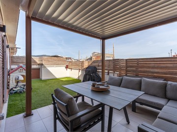 living - 120m² penthouse with 38m² terrace for sale in Eixample Left - featured