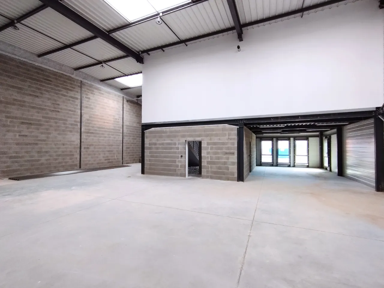 logistics - Light Industrial Premises / Offices For Rent - gallery - 6