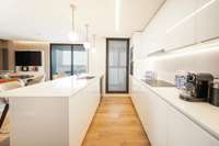 living - Piso de 141m² con 10m² terraza en venta en Valdeacederas - gallery thumbnail - 6
