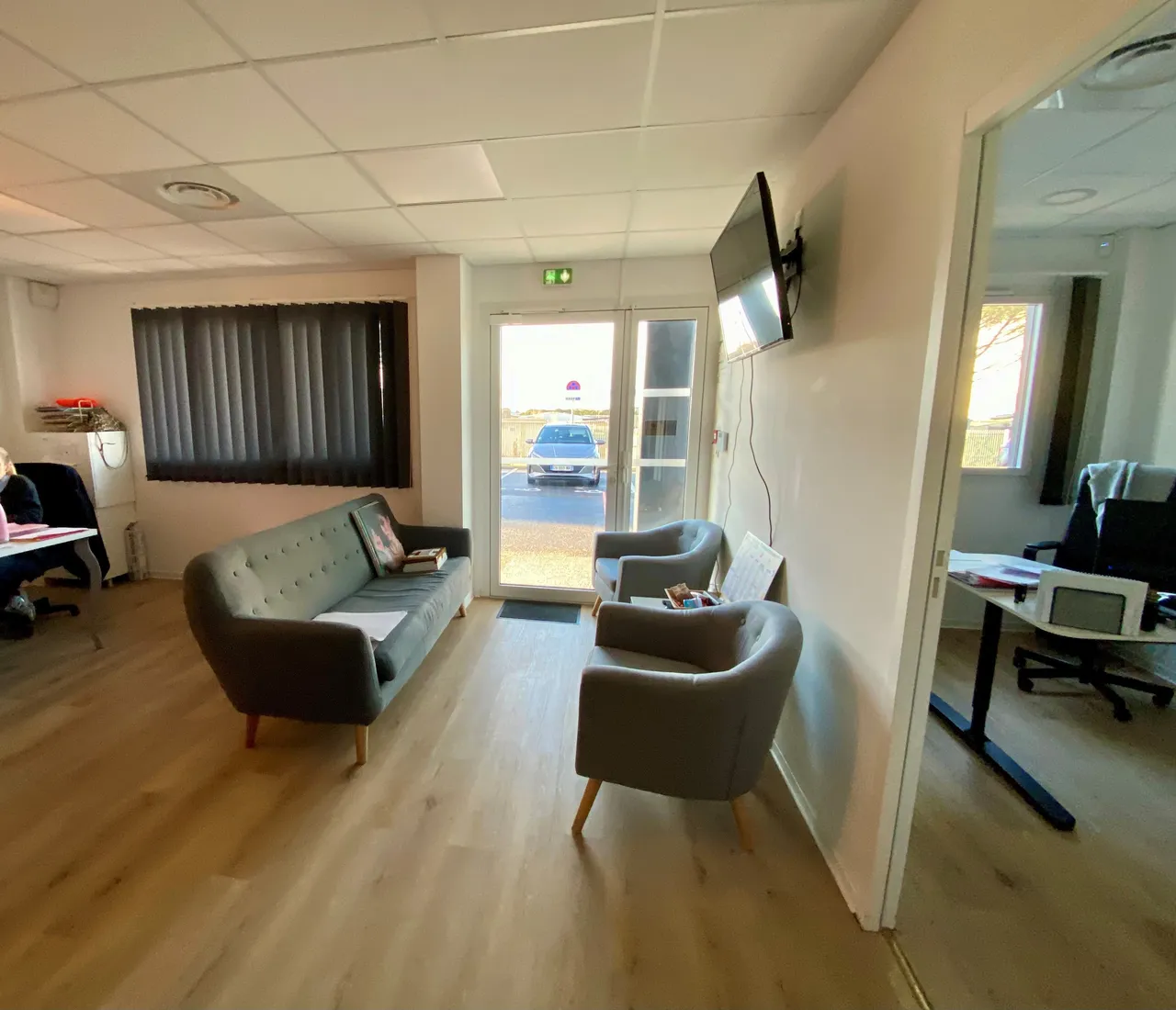 logistics - Light Industrial Premises / Offices For Rent - gallery - 2