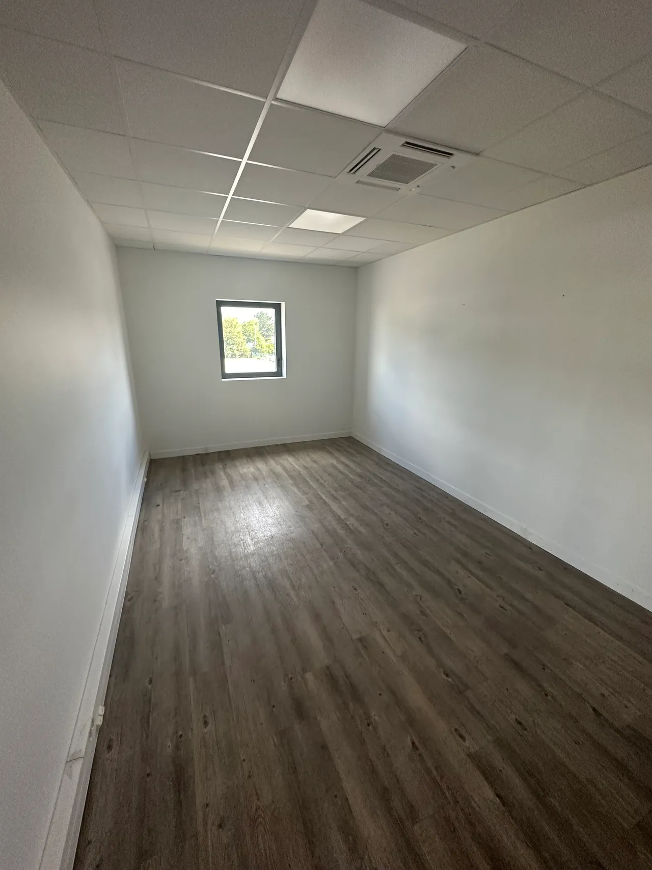logistics - Light Industrial Premises / Offices For Rent - gallery - 9