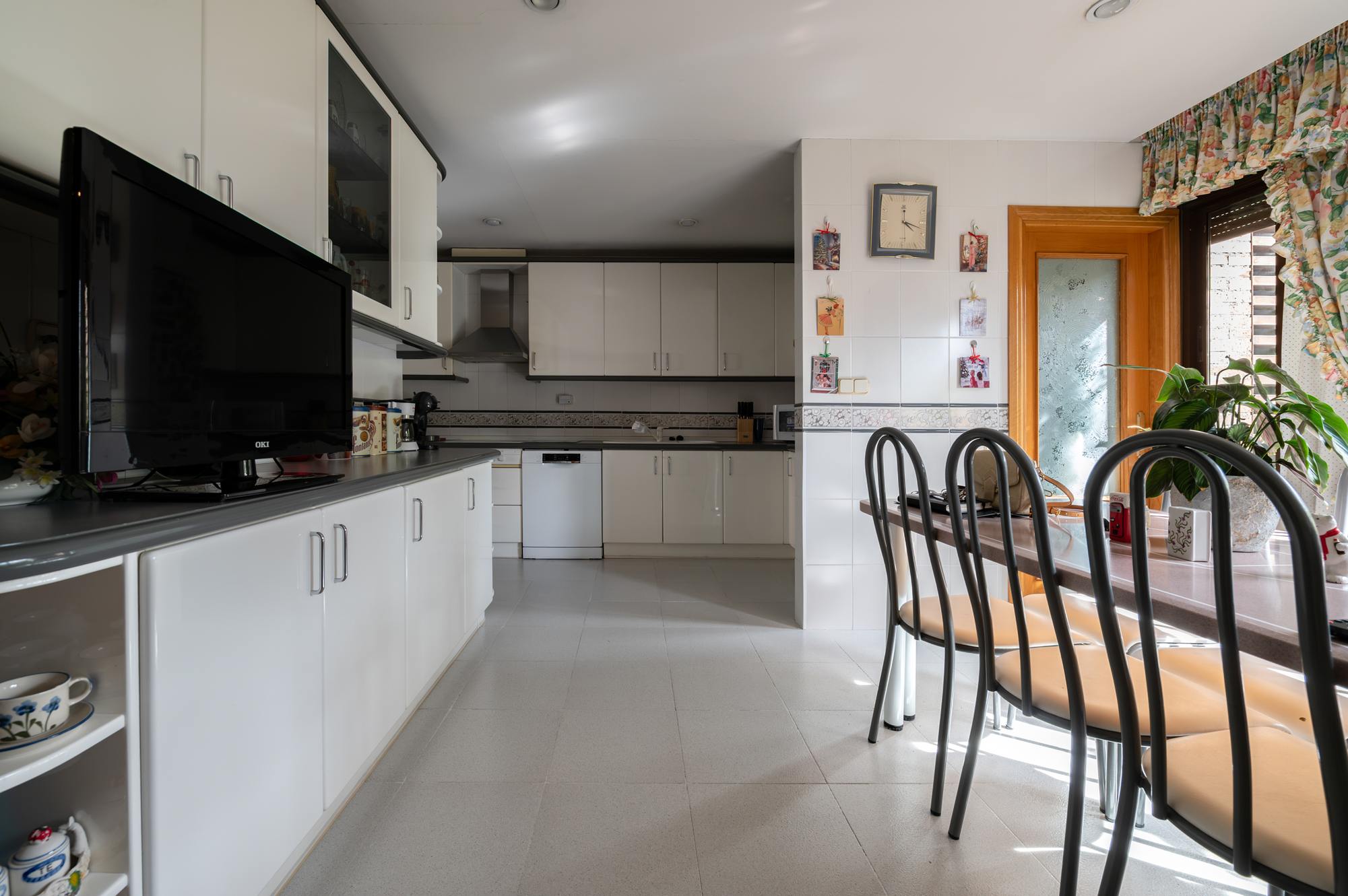living - 378m² house / villa for sale in Peñagrande, Madrid - gallery thumbnail - 8