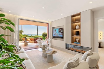 living - Piso de 130m² con 42m² terraza en venta en New Golden Mile - featured