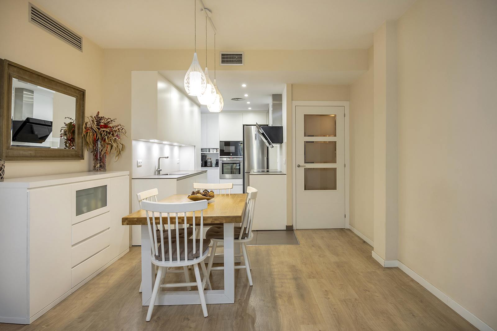 living - Piso de 98m² en venta en Eixample Derecho, Barcelona - gallery thumbnail - 6
