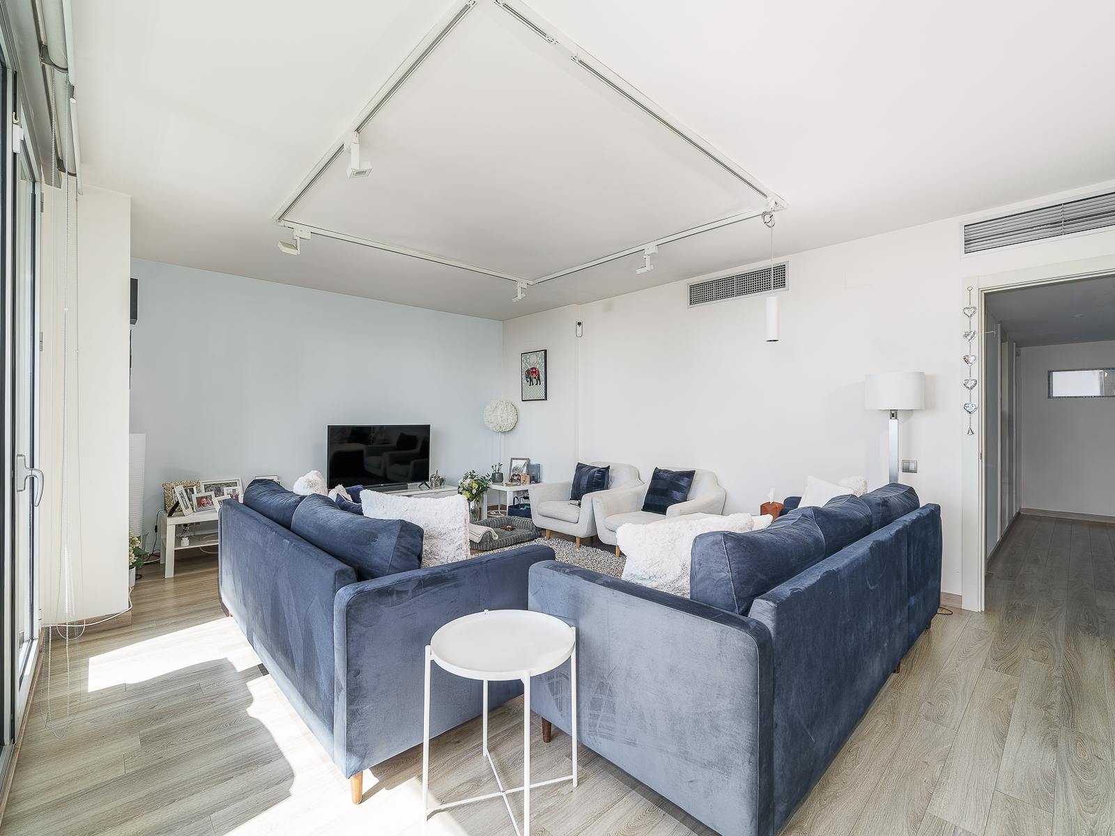 living - Piso de 105m² con 10m² terraza en venta en Diagonal Mar - gallery thumbnail - 10