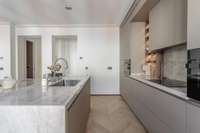 living - 100m² apartment for rent in Cortes / Huertas, Madrid - gallery thumbnail - 8