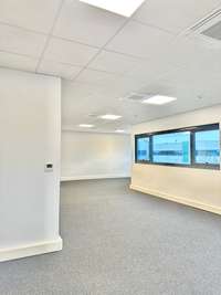 logistics - Activités / Bureaux À Louer - gallery thumbnail - 10