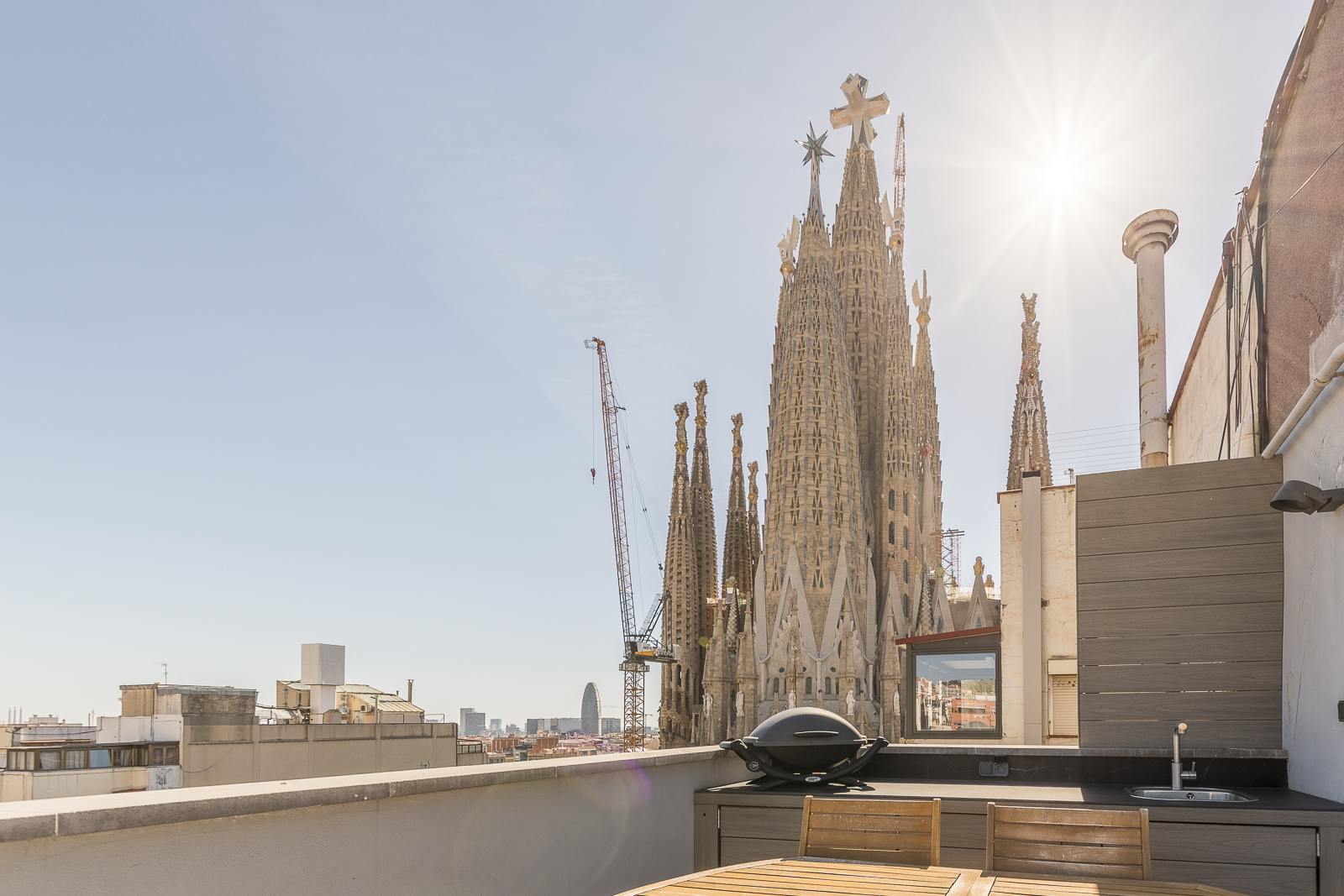 living - Ático de 79m² con 35m² terraza en venta en Eixample Derecho - gallery thumbnail - 1