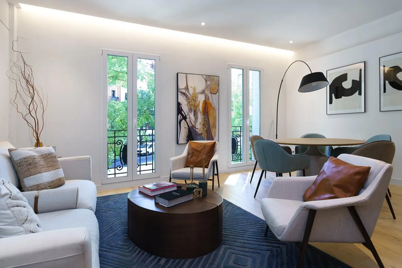 living - Piso de 160m² en alquiler en Goya, Madrid - gallery - 2